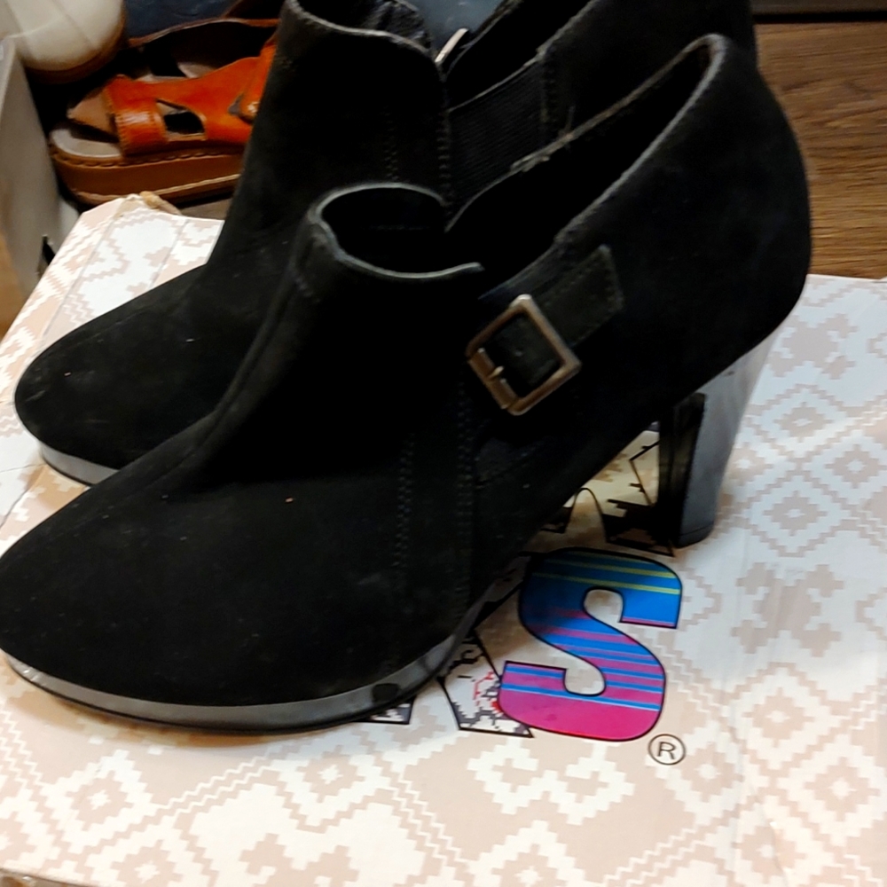 New without tags peony shoe boots